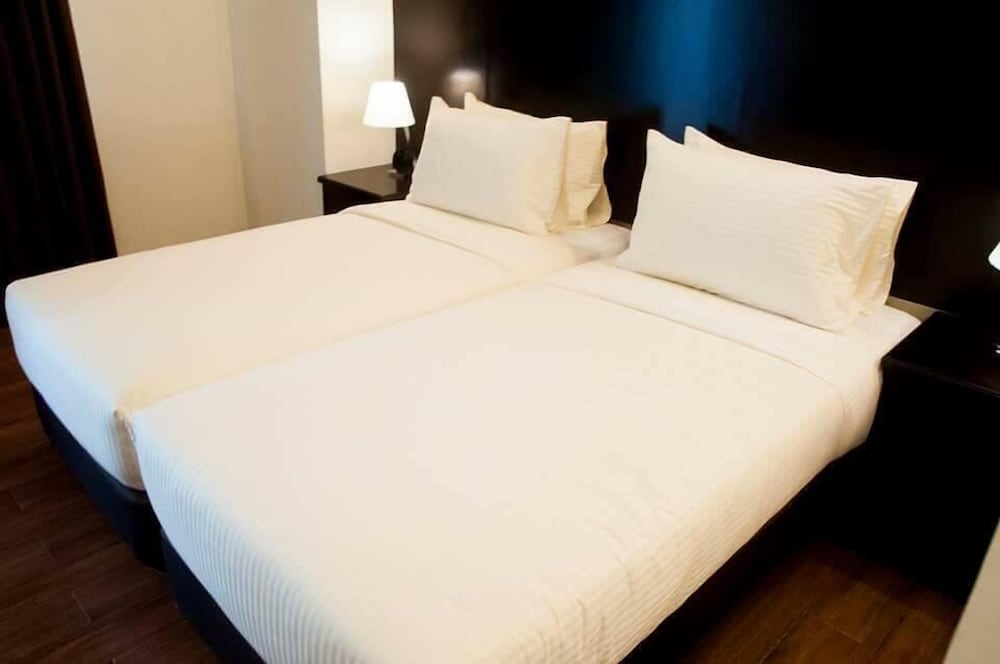 Sunrise Matrimonial Suite