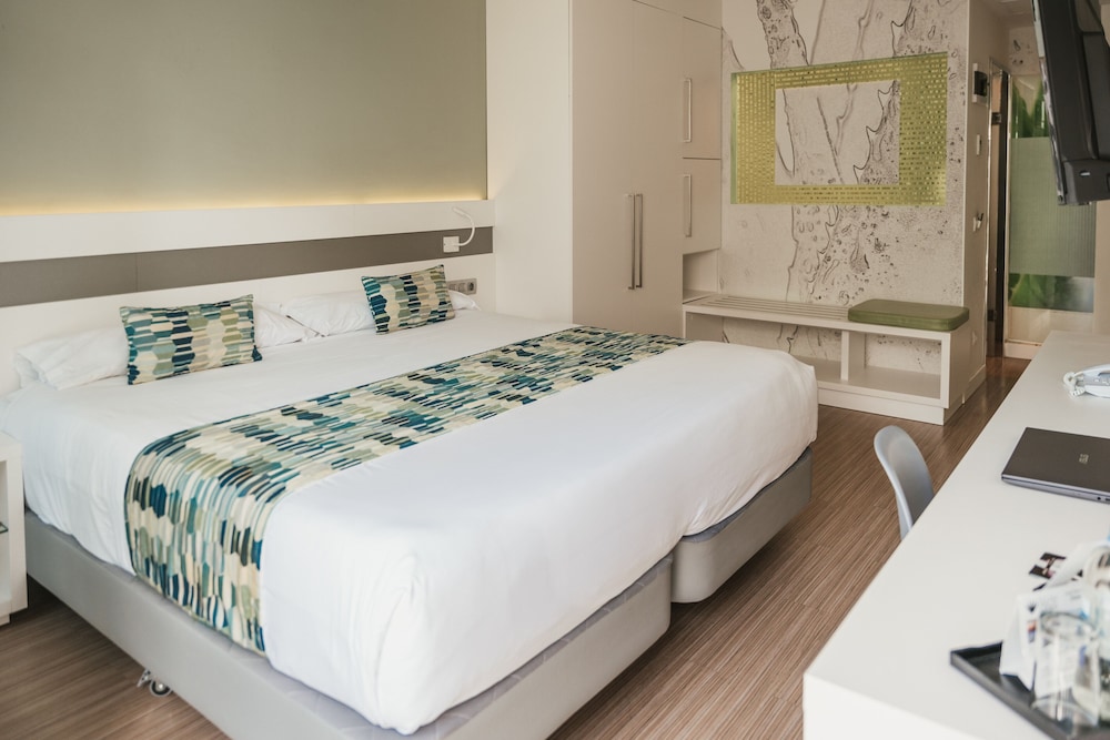 Triple Room (1 pax)