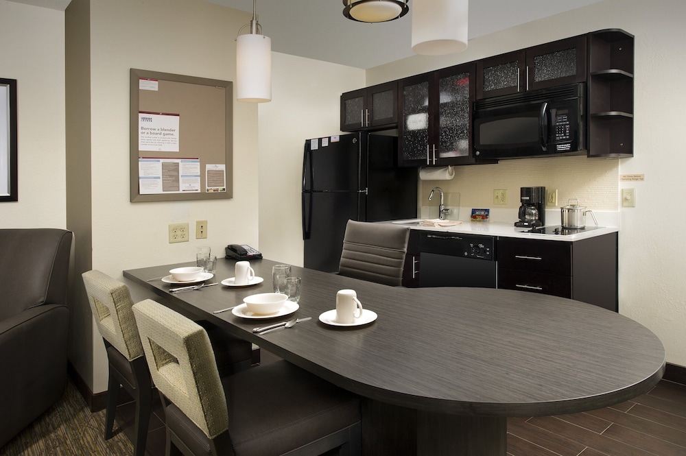 Suite, 1 Bedroom - Photo 21