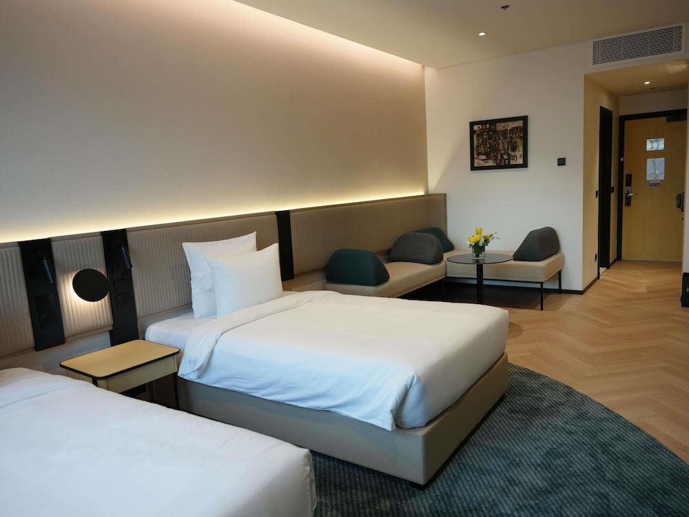 Superior Room, 2 Twin Beds thumbnail 5