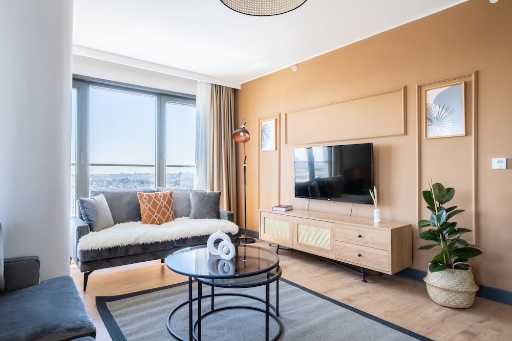 City Apartment, 3 Bedrooms photo 1