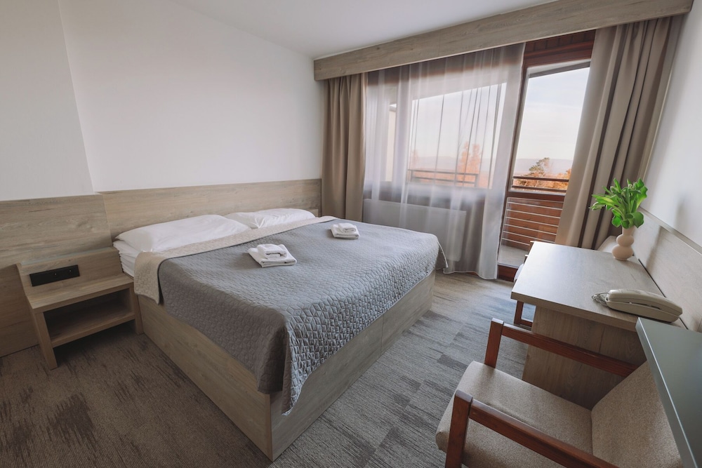 Superior Room, Multiple Beds, Valley View