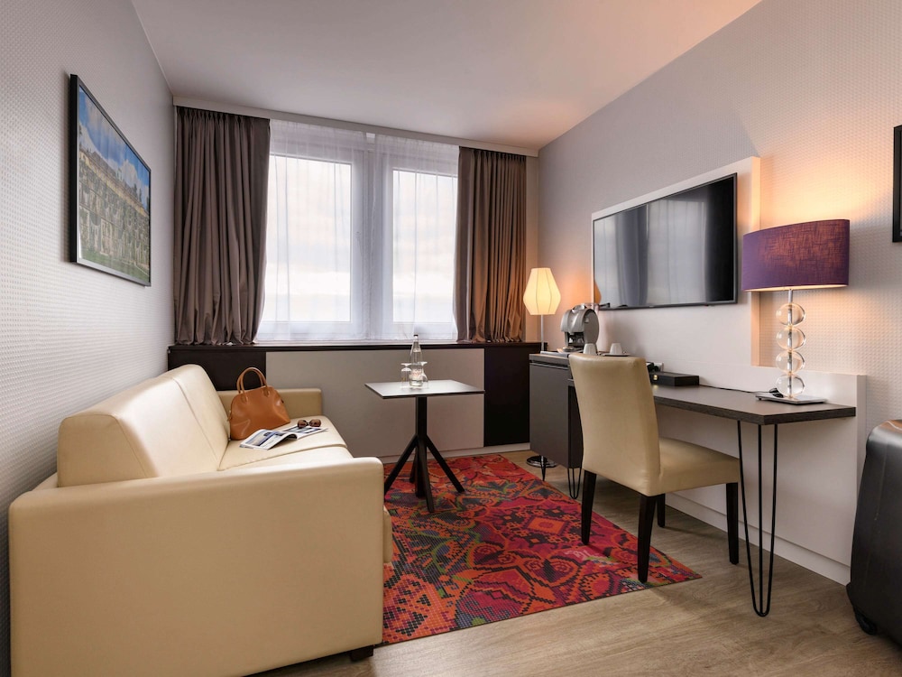 Junior Suite, 1 Double Bed (private bathroom with shower and tub) - Photo 9