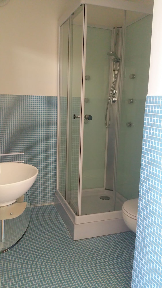 Classic Quadruple Room photo 2