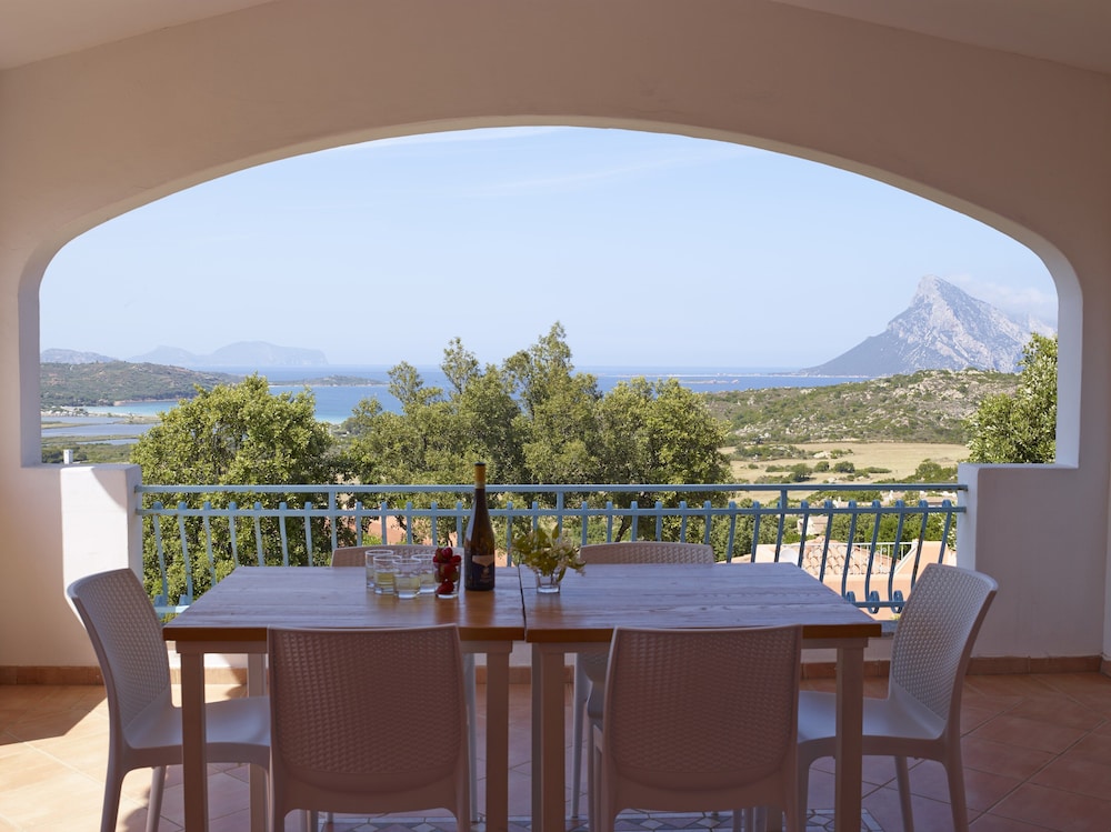 Apartment, 2 Bedrooms, Sea View - Photo 1