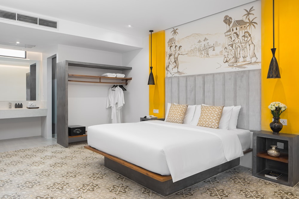 Deluxe Room, 1 King Bed photo 2