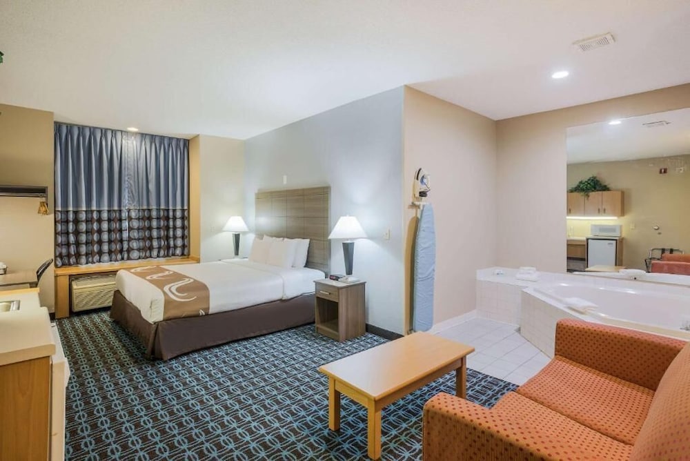 Suite, 1 King Bed, Accessible, Jetted Tub