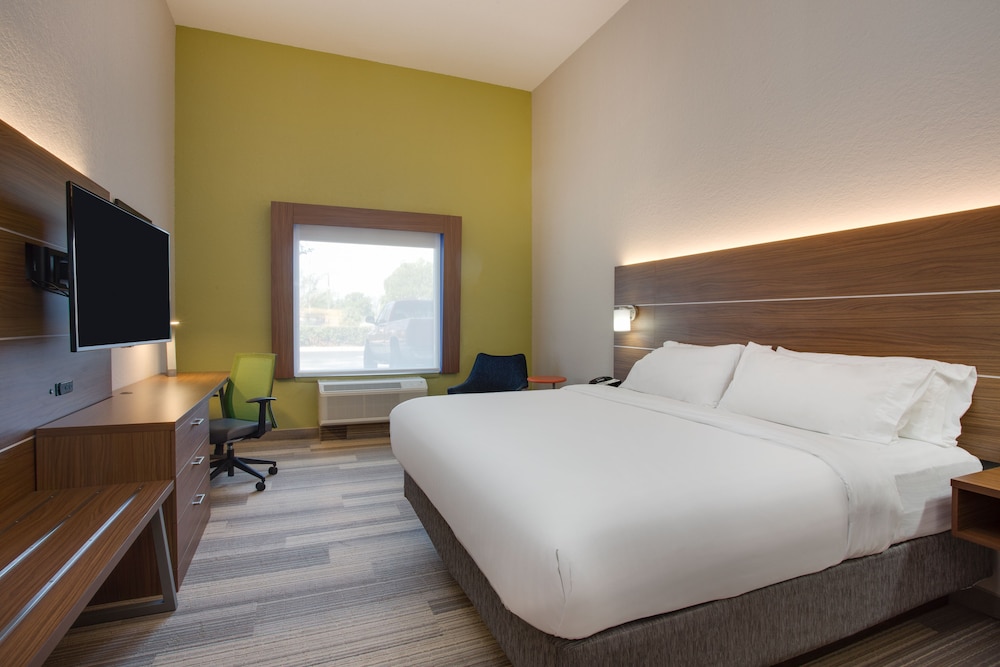 Standard Room, 1 King Bed, Accessible (Hearing, Mobility Tub) - Photo 4