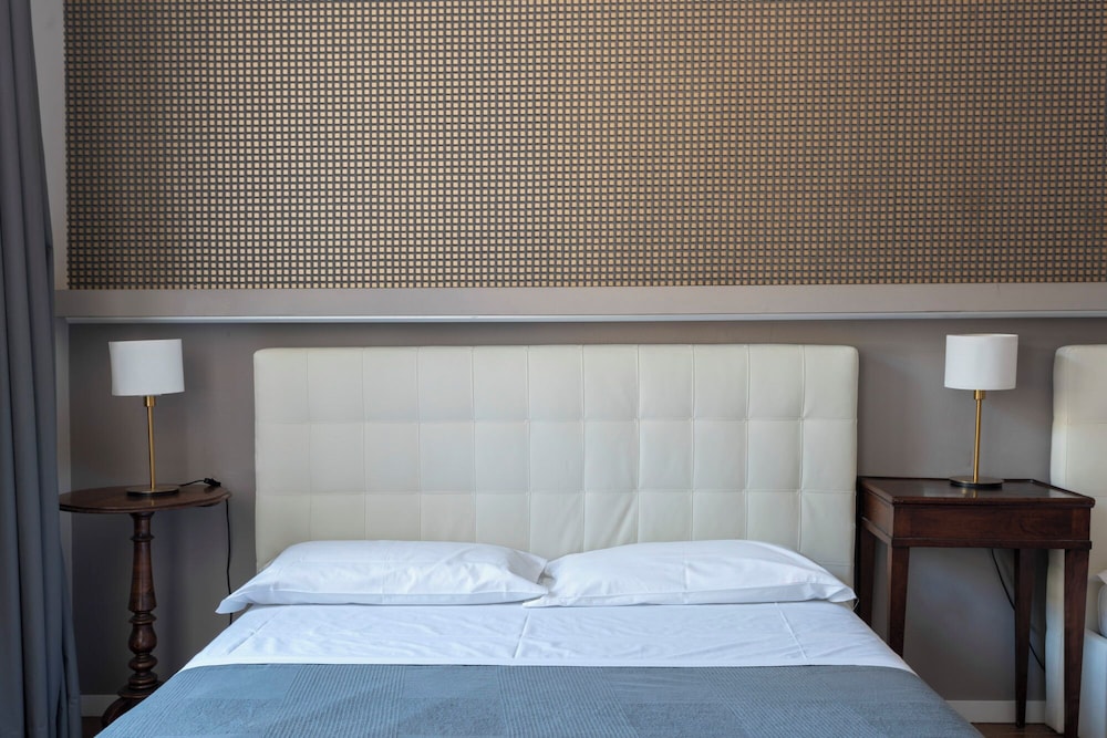 Superior Triple Room, City View photo 3
