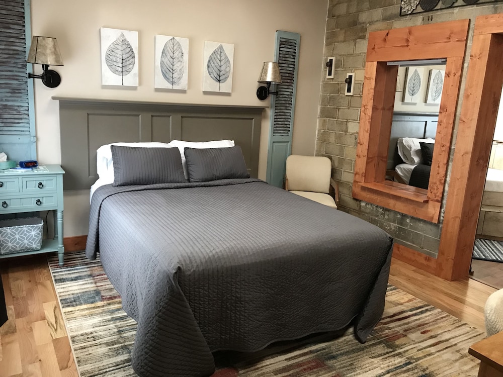 Magnolia Suite photo 3