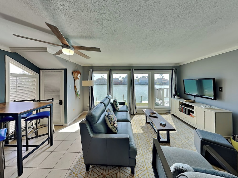 Condo (2 Bedrooms) photo 1