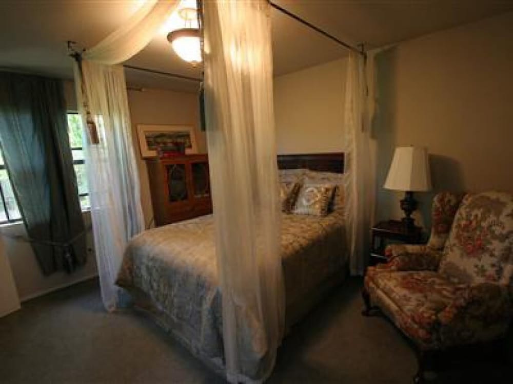 Standard Quadruple Room, Private Bathroom photo 3