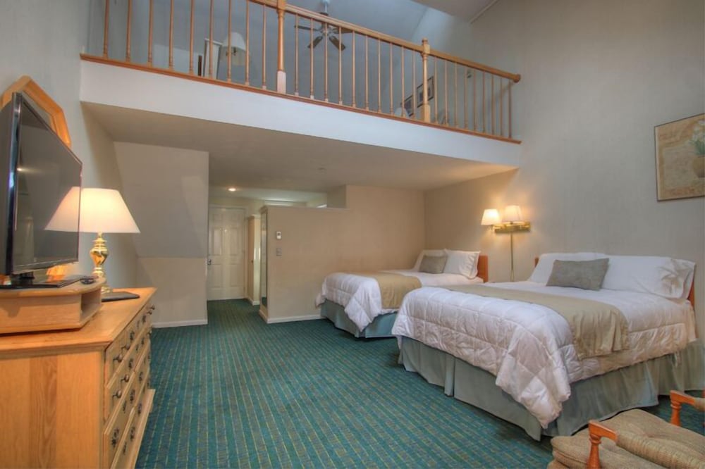 Standard Room, 2 Queen Beds, Non Smoking (134- 2 Queen Beds Partial  OV 2nd Floor)