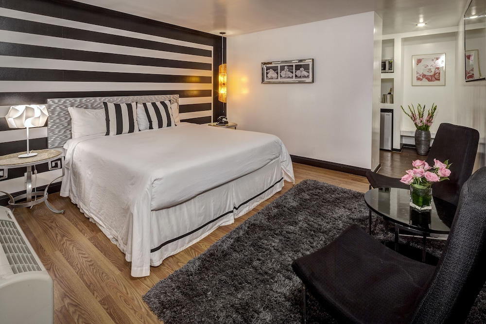 Single King - Celebrity Theme Room