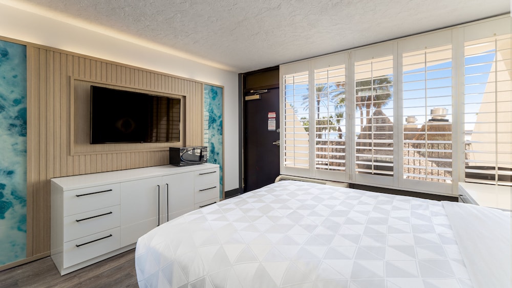 Standard Room, Multiple Beds - Photo 5