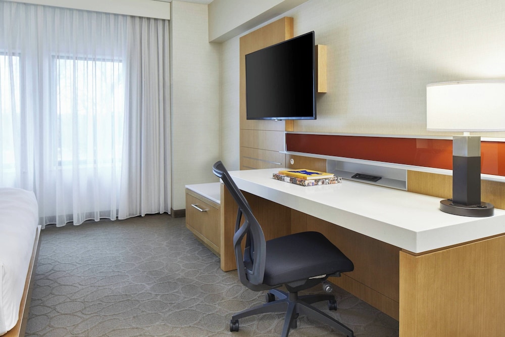 Family Suite, 1 Bedroom (Hearing Accessible) - Photo 4