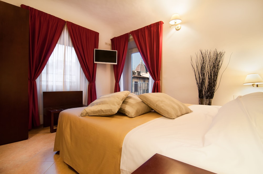 Deluxe Double Room, 1 Queen Bed, Balcony photo 2