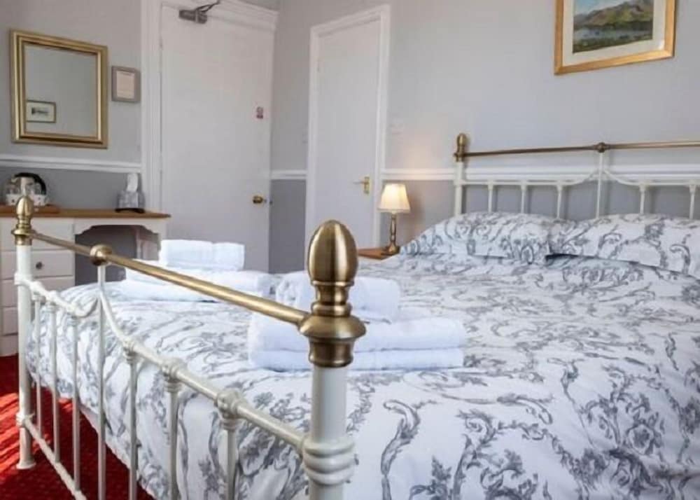 Standard Double Room, 1 King Bed, Hill View photo 2