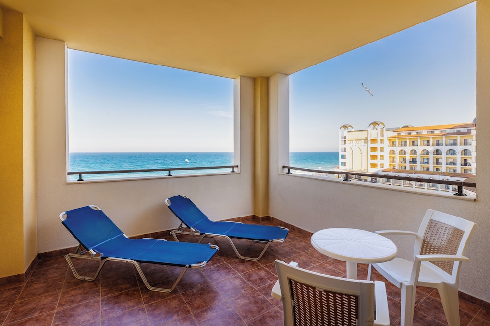 Family Room, Sea View (3 Adults + 1 Child) photo 3