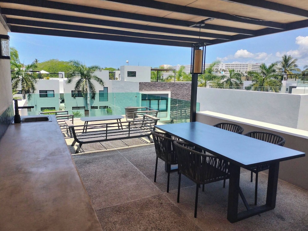 House, 3 Bedrooms, Smoking, Balcony photo 2