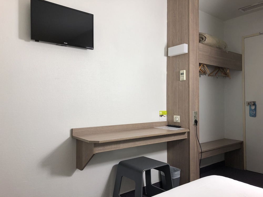 Twin Room - Photo 11