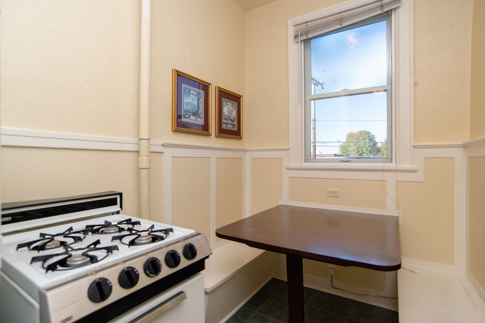 Suite, 1 King Bed (Queen Anne) - Photo 2