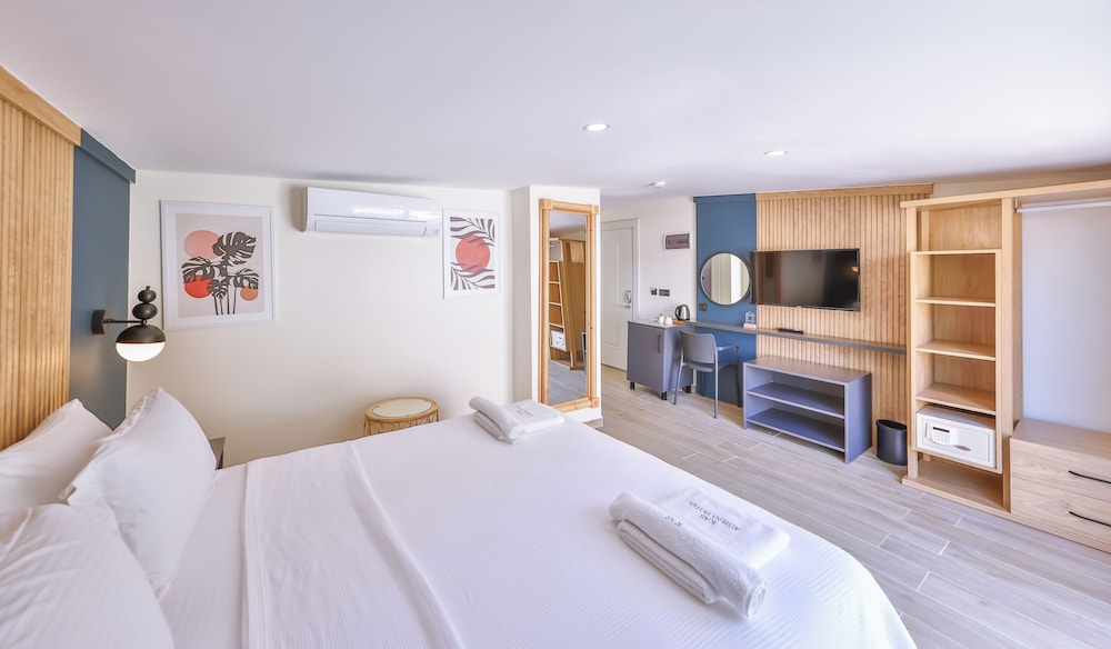 Rooftop Comfort Room with Mountain View photo 3