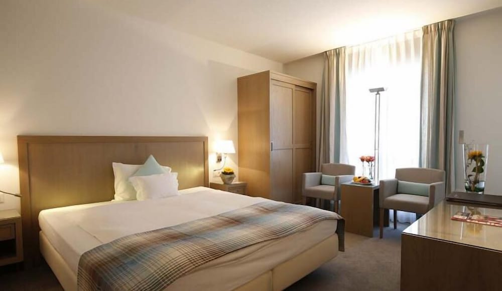 Single Room, 1 Queen Bed, Balcony