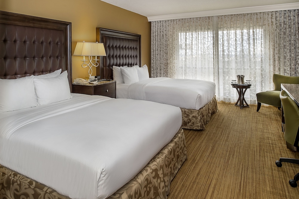Standard Room, 2 Queen Beds - Photo 9