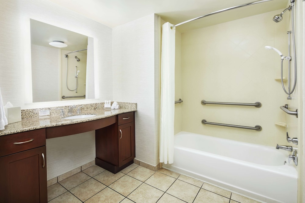 Suite, 1 King Bed, Accessible, Bathtub - Photo 2