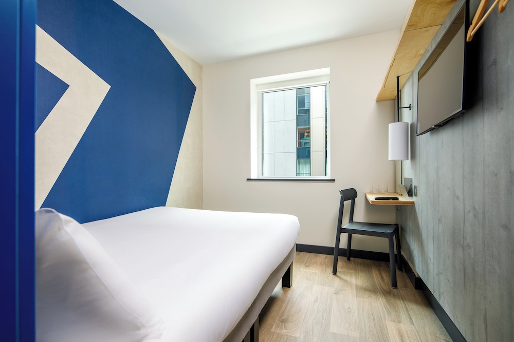 Standard Triple Room, Multiple Beds - Photo 2
