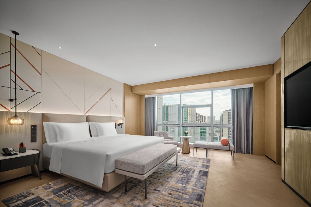 Suite, 1 King Bed, Balcony photo 1