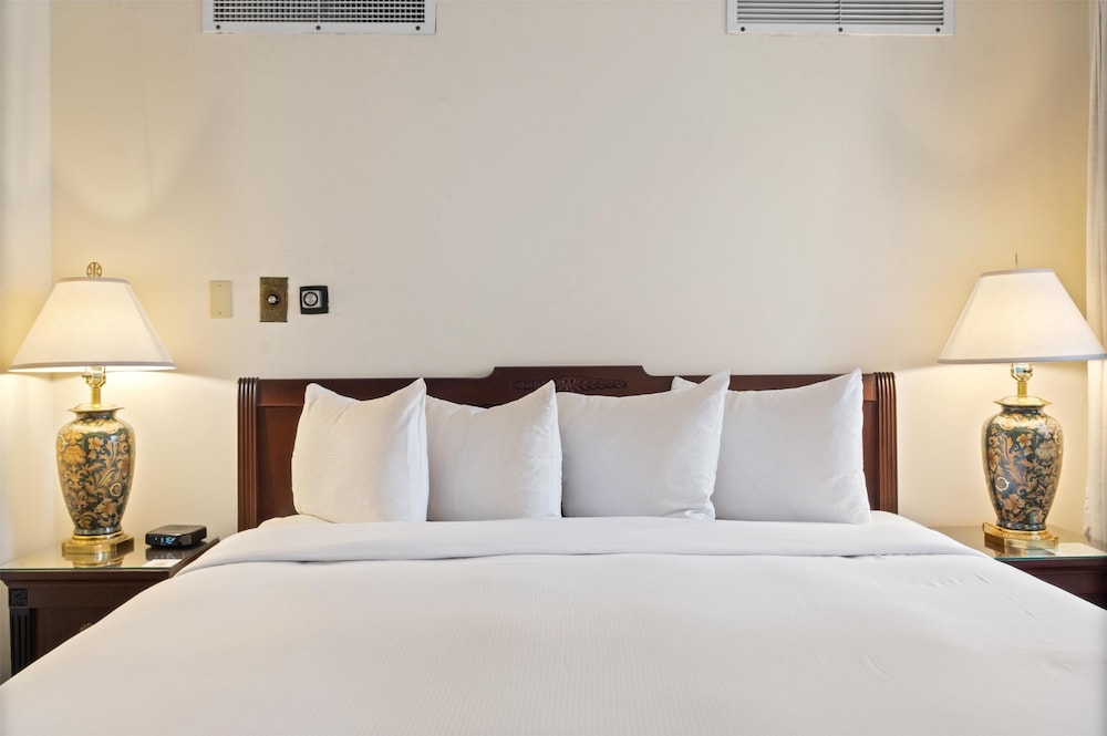 Room, Multiple Beds (The Drake Residence)