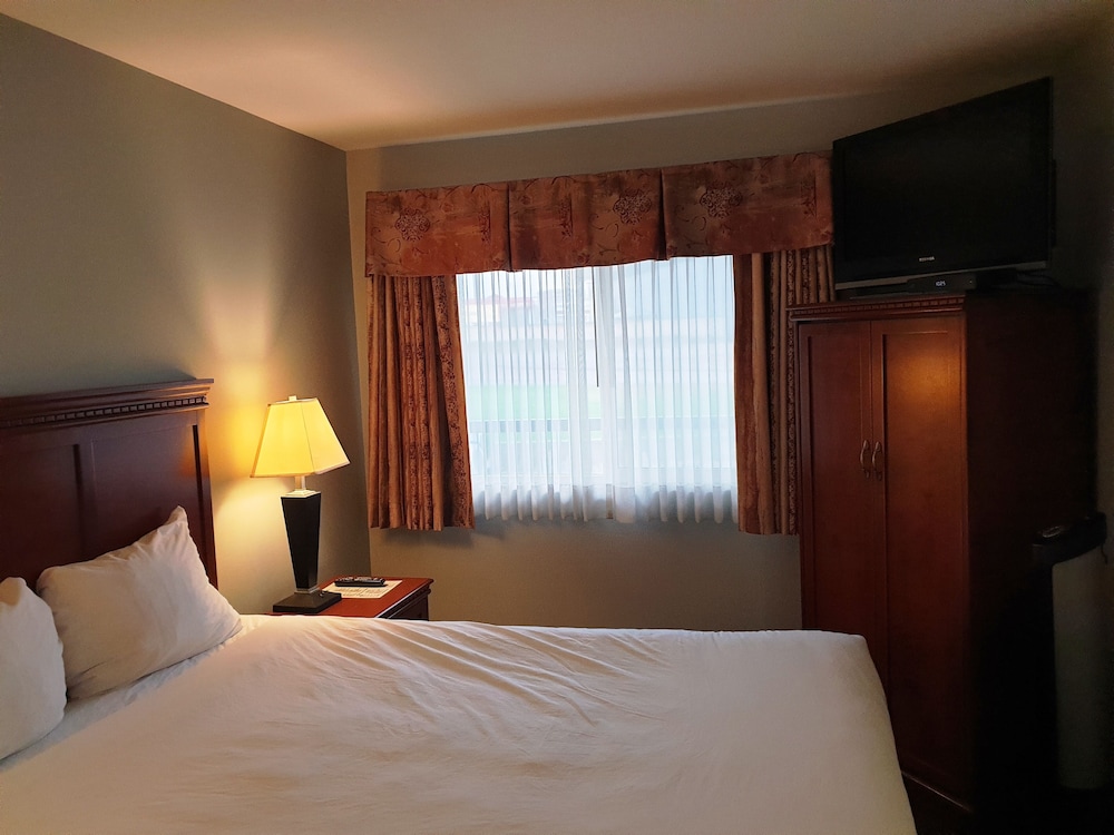 Suite, 1 Bedroom, Kitchenette, River View - Photo 2
