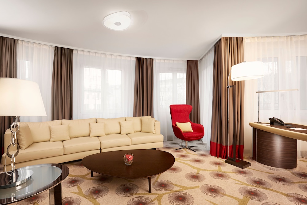 Tower Suite, Business Lounge Access