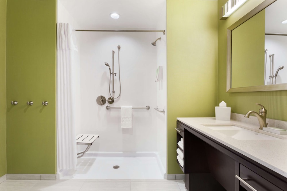 Studio, 2 Queen Beds, Accessible (Mobility & Hearing, Roll-in Shower) photo 2