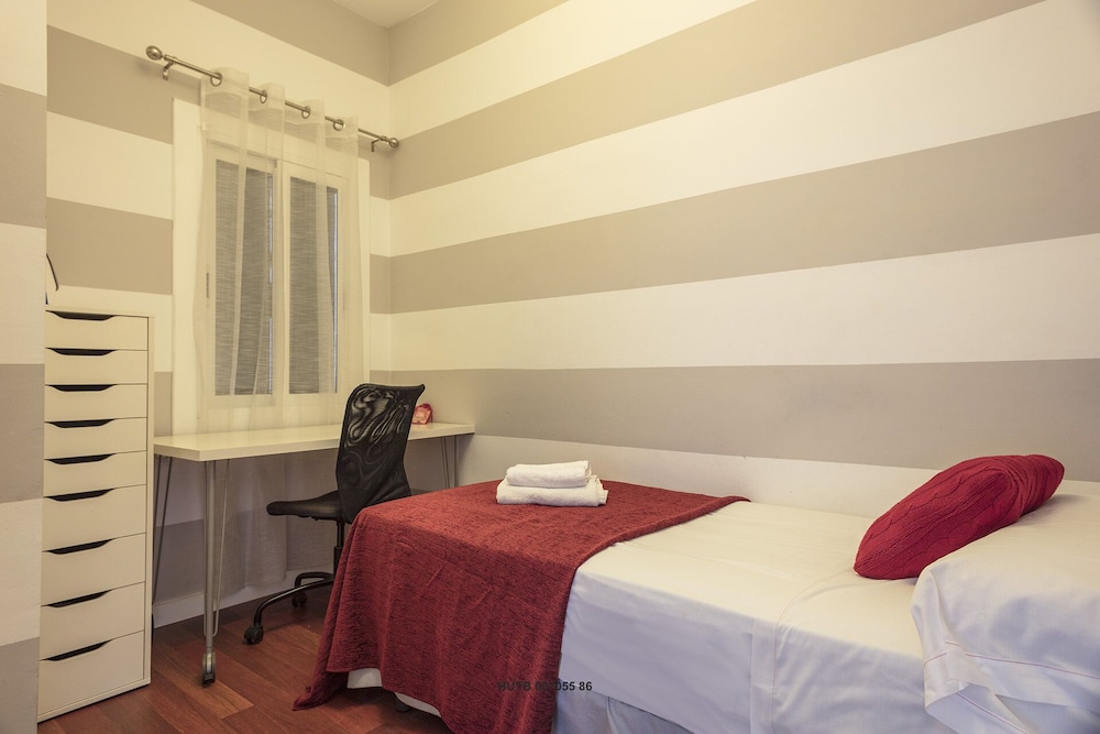 Basic Apartment, 3 Bedrooms, Non Smoking, Balcony photo 2