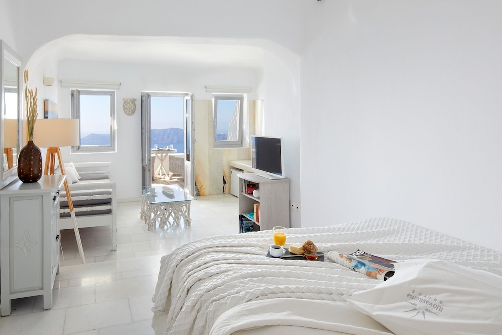 Superior Suite, Jetted Tub ( Caldera View) - Photo 8