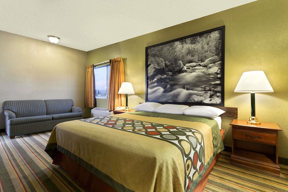 Business Studio Suite, 1 King Bed, Non Smoking photo 3