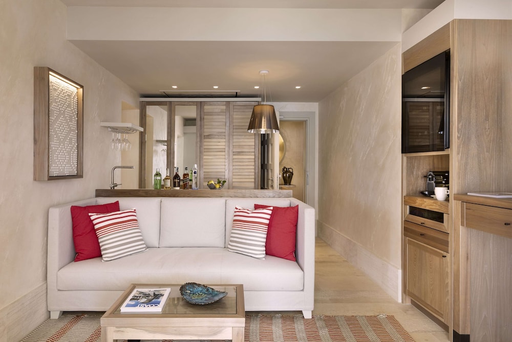 Suite, Beach View thumbnail 5