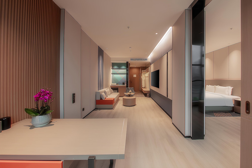 1 King 1 Bedroom Suite River View