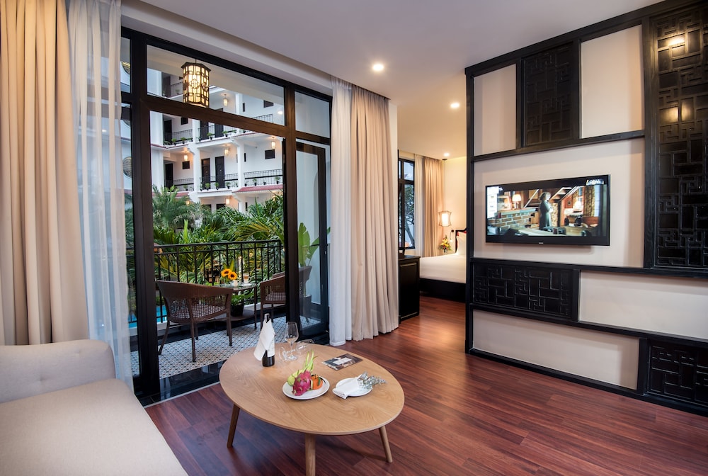 Suite with Balcony- Daily Aroma Massage Inclusive For 2 pax. - Photo 1