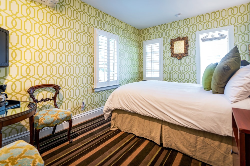 Basic Room, 1 Queen Bed - Photo 2