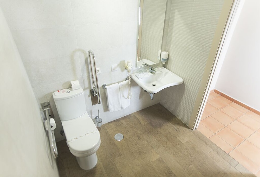 Double Room - Photo 7
