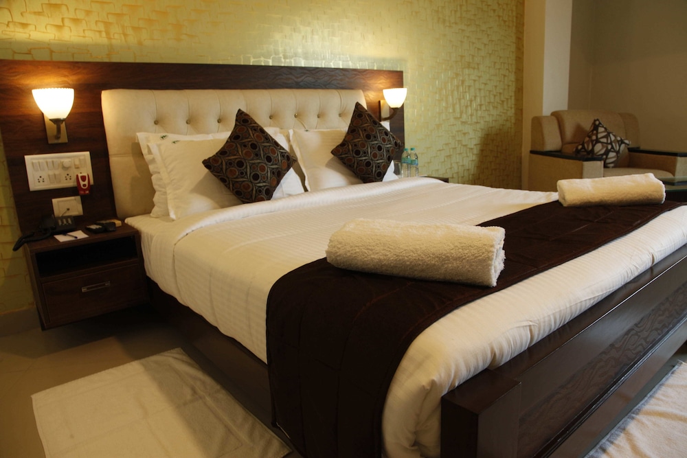 Luxury Suite, Multiple Beds, Non Smoking, City View photo 2