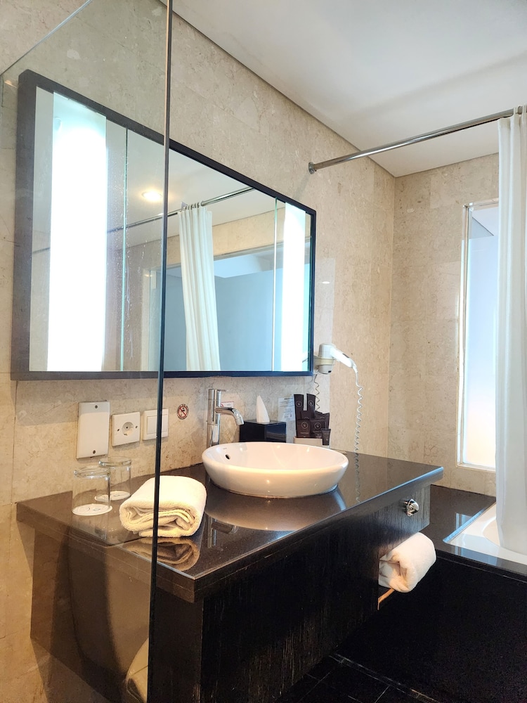 Junior Suite, 1 King Bed - Photo 2