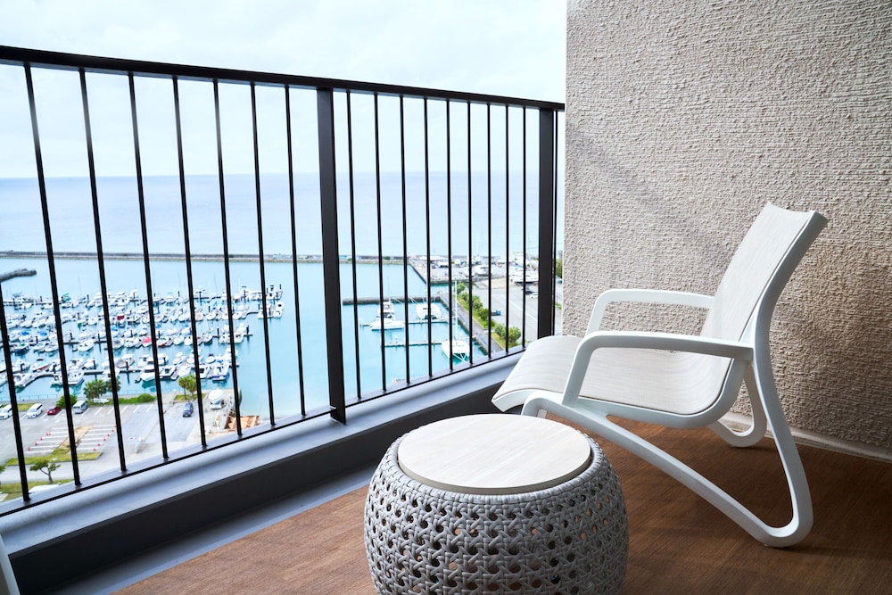 Deluxe Hollywood Twin Room, Non Smoking (With Club Pool & Lounge Access) - Photo 18