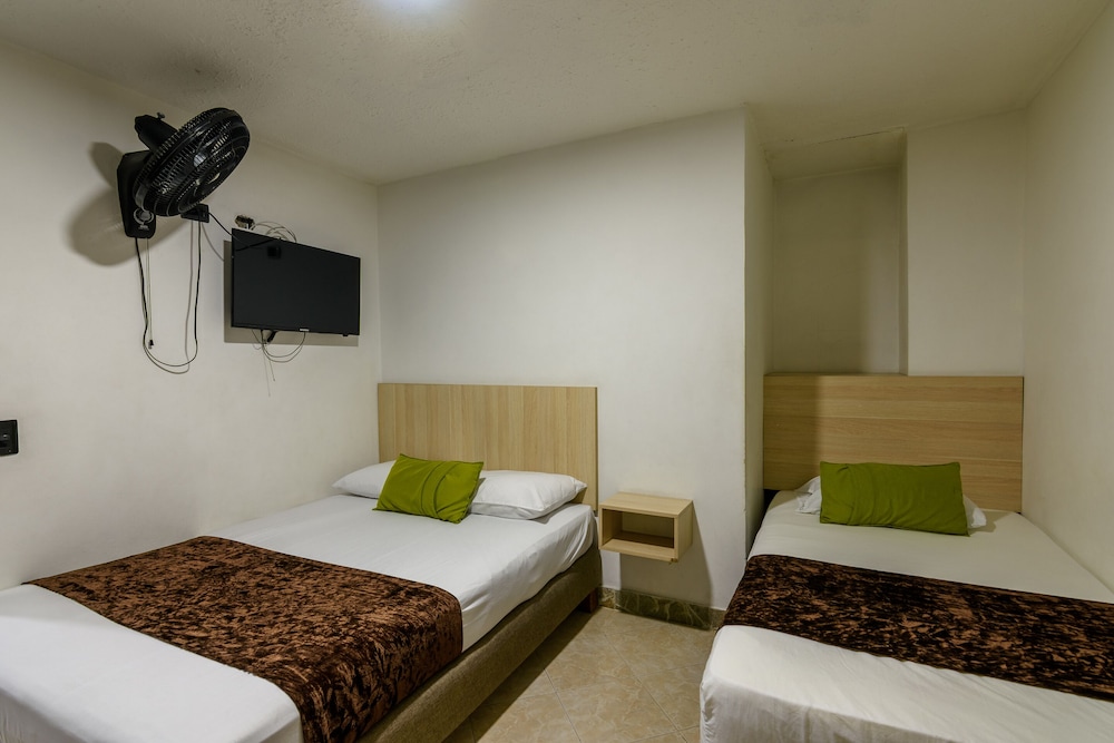 Standard Double Room, 2 Twin Beds - Photo 7