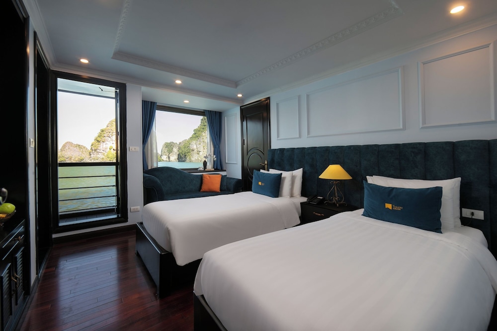 Junior Double or Twin Room, Balcony, Bay View photo 1