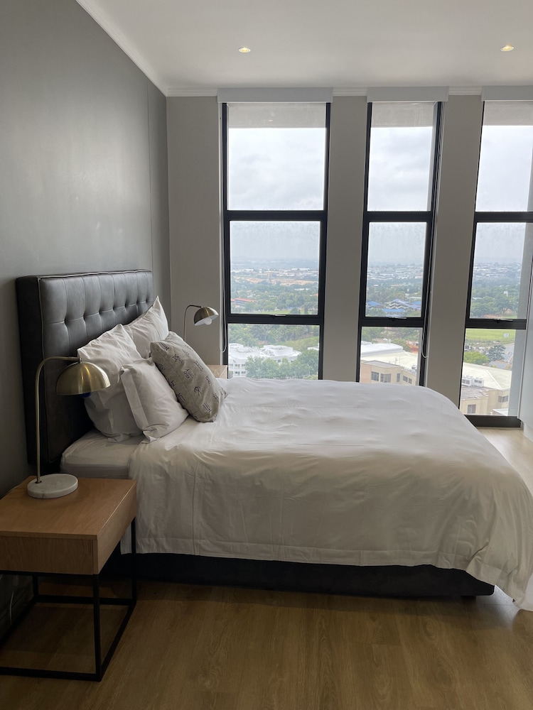 Presidential Penthouse, 3 Bedrooms, Ensuite, City View photo 1